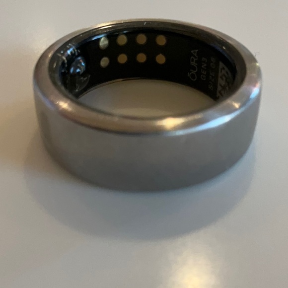 Oura Gen 3 Horizon Brushed Titanium Size 8 with charger - Picture 11 of 16